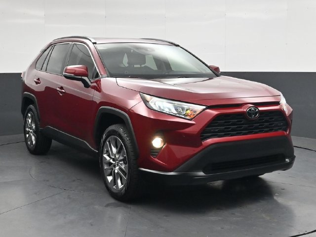 Used 2020 Toyota RAV4 XLE Premium FWD image 2