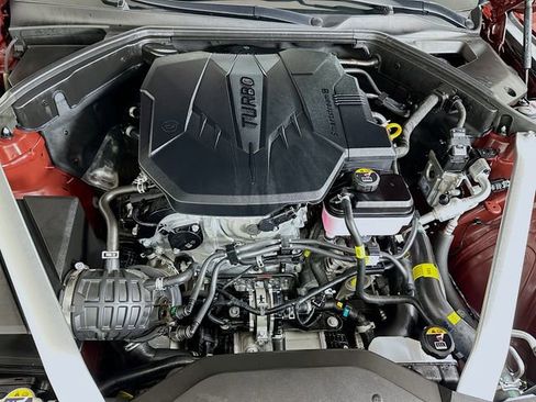 Certified 2025 Genesis G70 2.5T w/ Sport Prestige Package RWD image 31