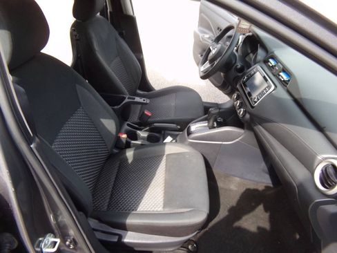 Used 2020 Nissan Versa S FWD image 31