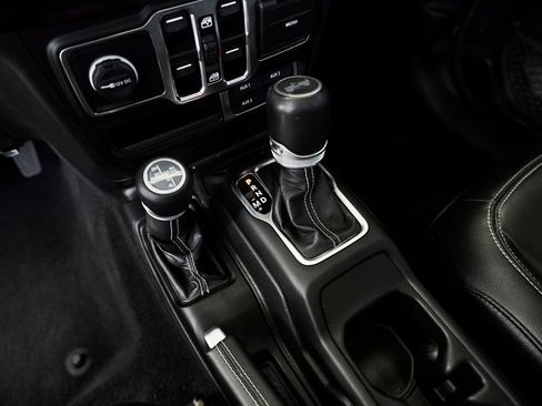 Used 2021 Jeep Wrangler Unlimited Sahara AWD/4WD image 31