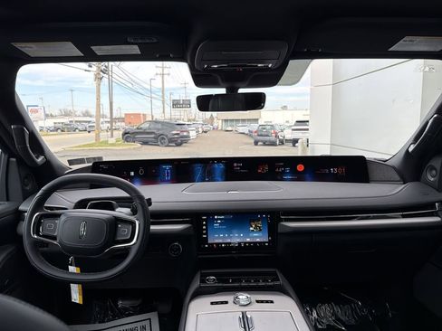 New 2025 Lincoln Navigator L Reserve w/ Jet Appearance Package image 10