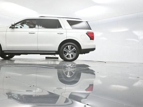 Used 2022 Ford Expedition XLT image 71