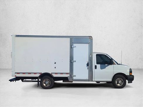 Used 2021 Chevrolet Express 3500 w/ Power Convenience Package image 4