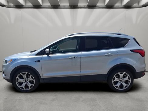 Used 2019 Ford Escape Titanium AWD/4WD image 2
