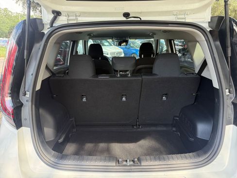 Used 2025 Kia Soul LX w/ LX Technology Package FWD image 28