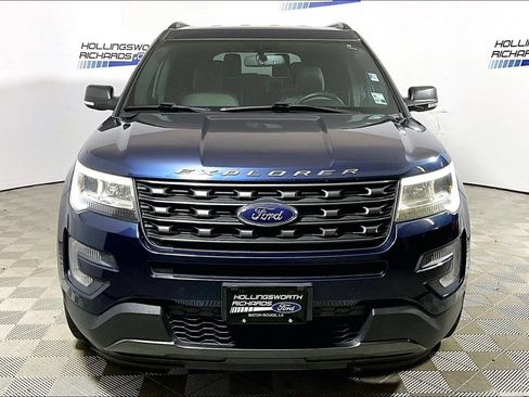 Used 2017 Ford Explorer XLT w/ Equipment Group 202A FWD image 2