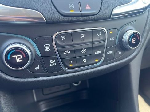 Used 2024 Chevrolet Equinox LT FWD image 11