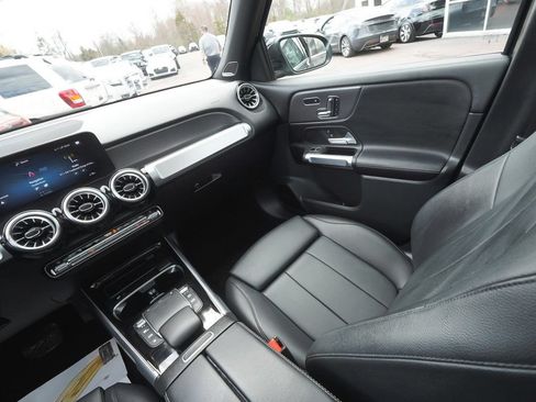 Used 2023 Mercedes-Benz GLB 250 4MATIC w/ Premium Package image 51