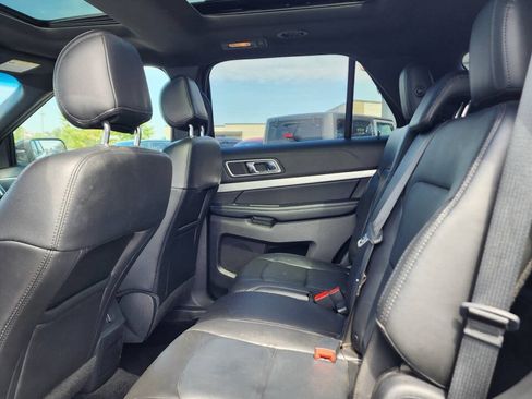 Used 2017 Ford Explorer XLT w/ Equipment Group 202A AWD/4WD image 17