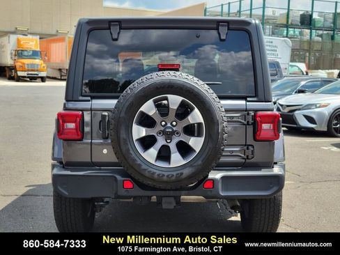 Used 2019 Jeep Wrangler Unlimited Sahara w/ Dual Top Group image 4