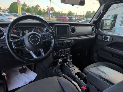 Used 2018 Jeep Wrangler Unlimited Sahara w/ LED Lighting Group AWD/4WD image 23