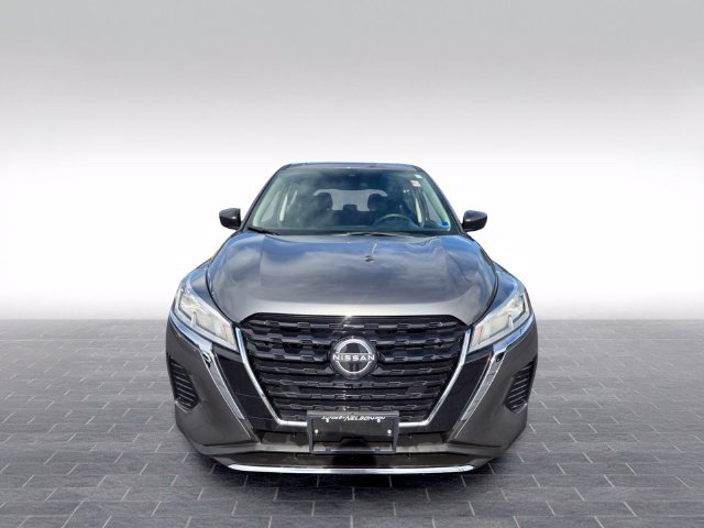 Used 2025 Nissan Kicks Play S FWD image 2