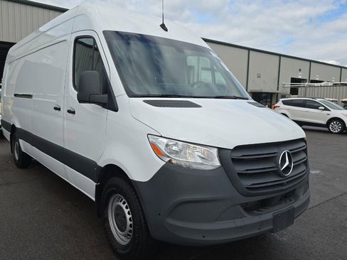 Used 2023 Mercedes-Benz Sprinter 2500 image 3