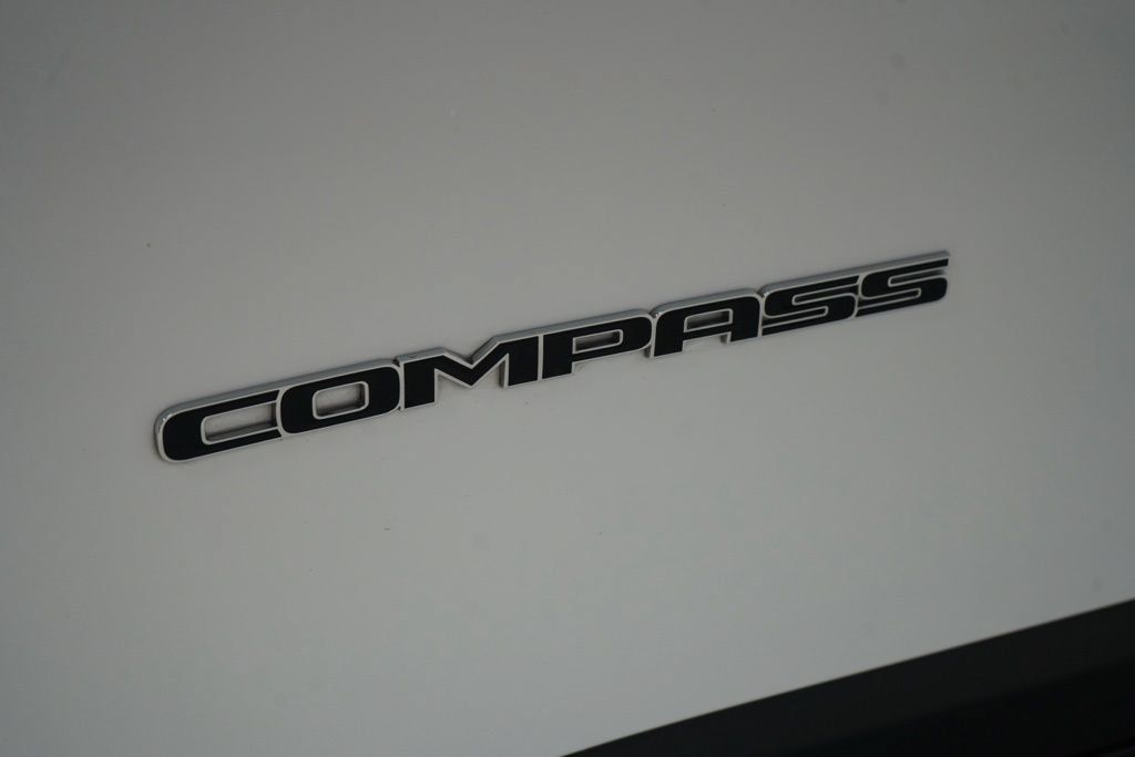 Used 2023 Jeep Compass Latitude w/ Sun and Sound Group AWD/4WD image 11