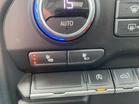 Used 2022 Chevrolet Silverado 1500 LT image 13