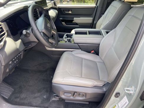 Used 2026 Toyota Tundra Limited AWD/4WD image 18