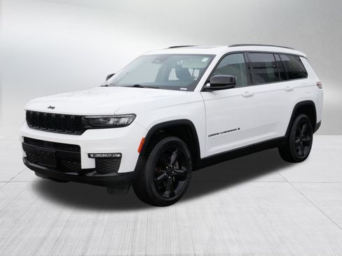 Used 2023 Jeep Grand Cherokee L Limited w/ Black Appearance Package image 3