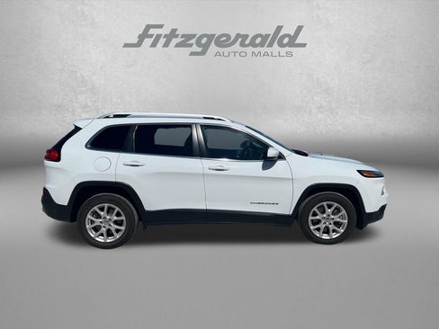 Used 2017 Jeep Cherokee Latitude w/ Safety/Convenience Group FWD image 5