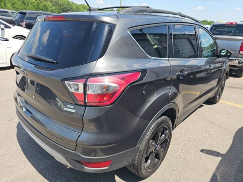 Used 2017 Ford Escape SE w/ Equipment Group 201A FWD image 6