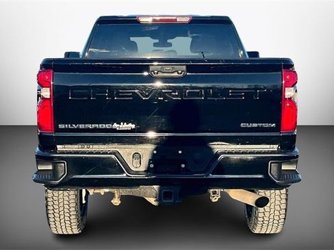 Used 2021 Chevrolet Silverado 2500 Custom w/ Custom Value Package image 4