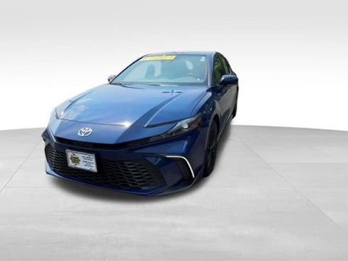 Used 2026 Toyota Camry SE FWD image 10