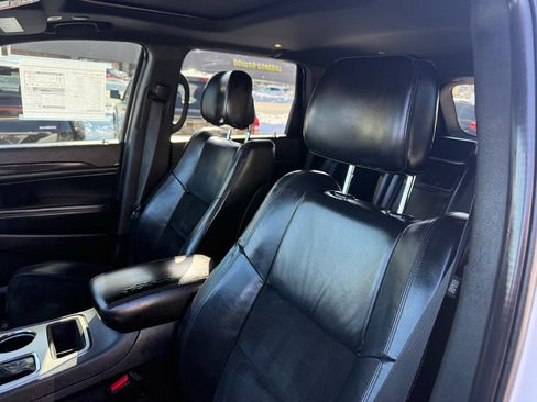 Used 2018 Jeep Grand Cherokee Altitude image 19