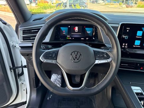 Certified 2024 Volkswagen Atlas Cross Sport SE AWD/4WD image 15