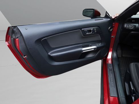 Used 2015 Ford Mustang Coupe RWD image 15