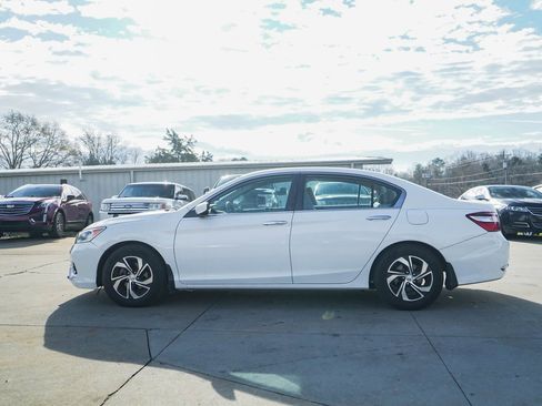 Used 2017 Honda Accord LX image 33