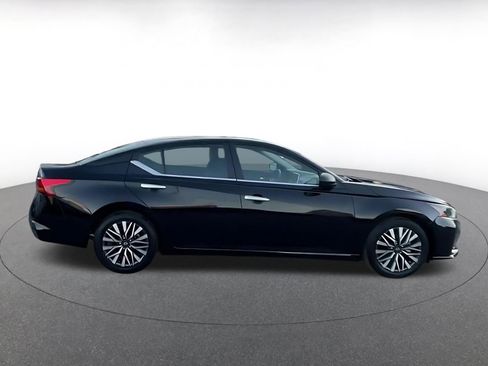 Used 2025 Nissan Altima 2.5 SV image 8