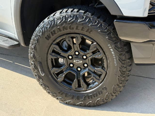 Used 2024 Chevrolet Silverado 1500 ZR2 w/ Technology Package AWD/4WD image 2
