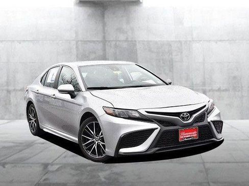 Used 2024 Toyota Camry SE image 2