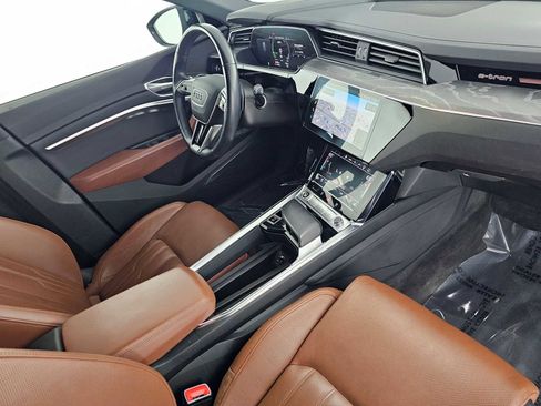 Used 2022 Audi e-tron Chronos w/ Chronos Package image 11