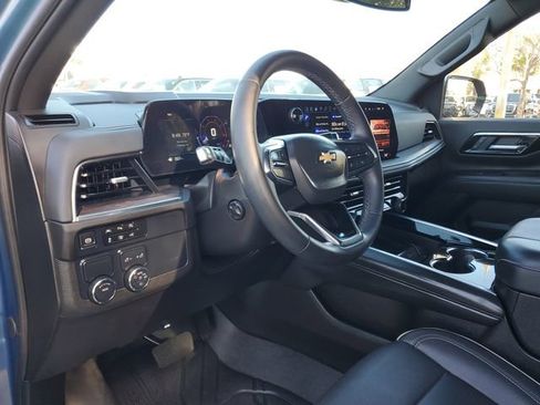 Used 2025 Chevrolet Suburban Premier RWD image 18