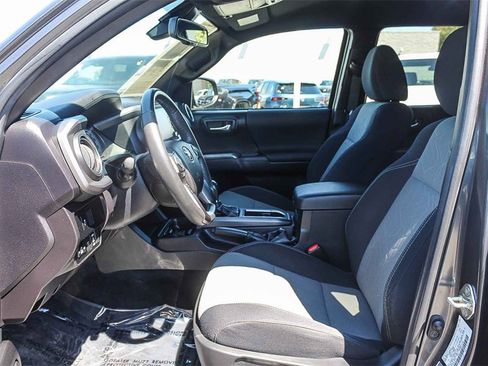 Used 2022 Toyota Tacoma TRD Sport w/ Technology Package image 17