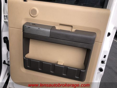 Used 2011 Ford F250 Lariat w/ Lariat Interior Pkg image 16