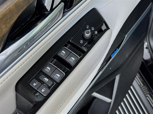 Used 2023 Jeep Grand Wagoneer 4WD image 21