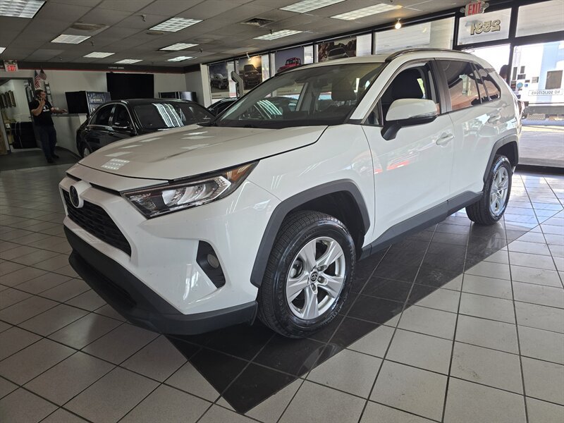 Used 2021 Toyota RAV4 XLE FWD image 1