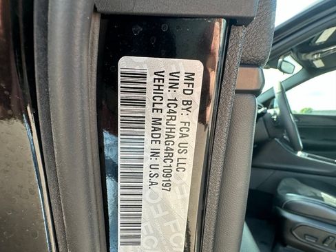Used 2024 Jeep Grand Cherokee Altitude AWD/4WD image 9