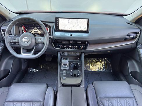Used 2024 Nissan Rogue Platinum FWD image 12