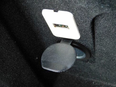 Used 2011 GMC Yukon XL Denali image 17