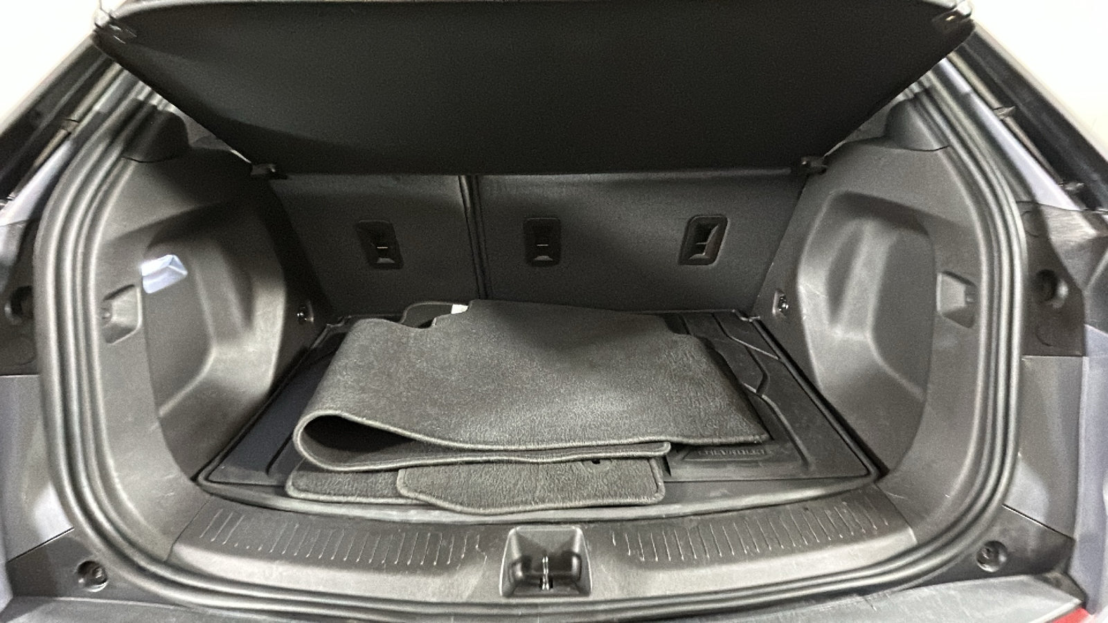 Used 2023 Chevrolet Bolt EUV LT w/ Comfort Package FWD image 34
