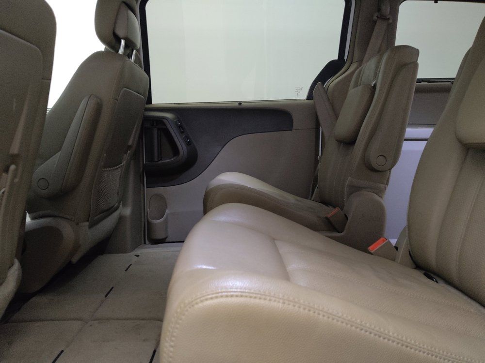 Used 2015 Chrysler Town & Country Touring-L w/ Driver Convenience Group FWD image 18