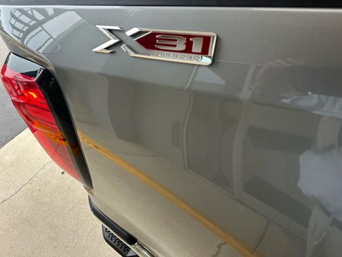 Used 2023 GMC Sierra 1500 SLT w/ SLT Premium Package AWD/4WD image 11