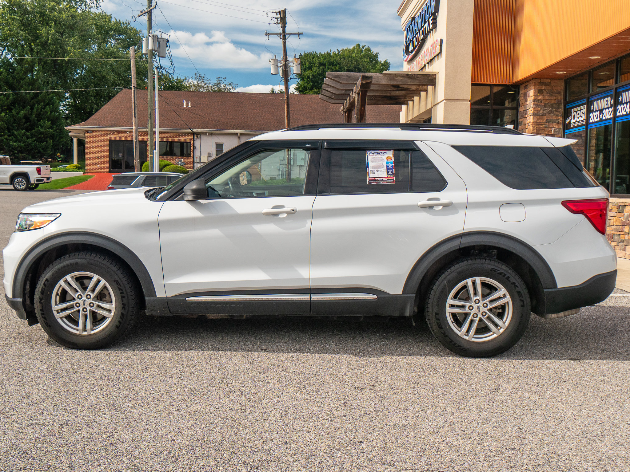 Used 2020 Ford Explorer XLT w/ Equipment Group 202A AWD/4WD image 6