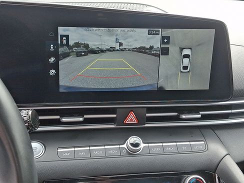 Used 2024 Hyundai Elantra Limited FWD image 19