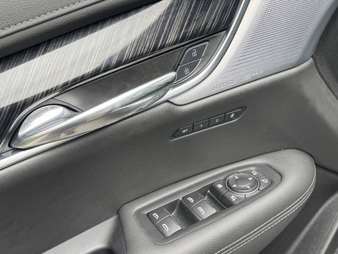 Used 2025 Cadillac XT6 Premium Luxury image 11