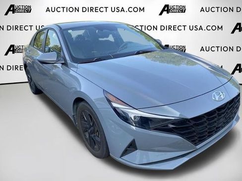 Used 2022 Hyundai Elantra SEL FWD image 14