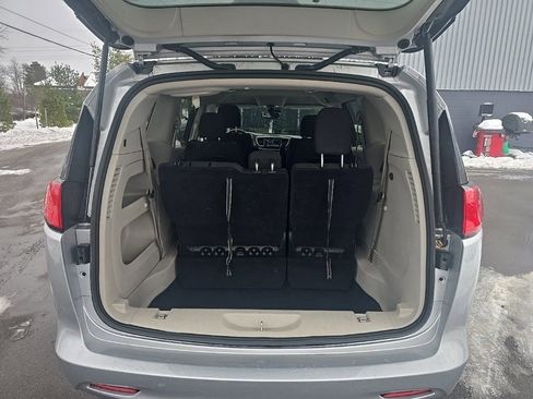 Used 2023 Chrysler Voyager LX image 11