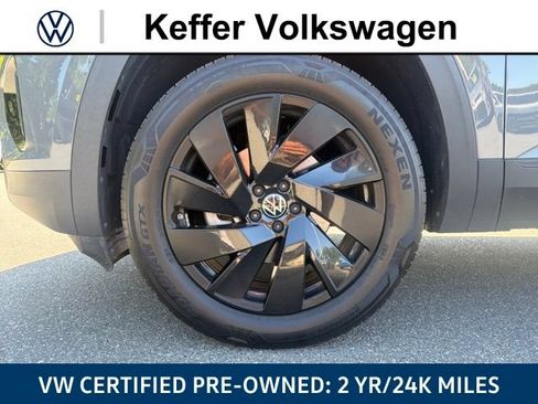 Used 2024 Volkswagen Atlas Cross Sport SE FWD image 12